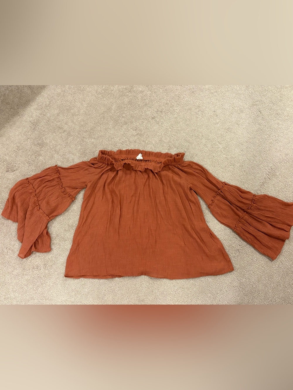 Women’s Flawless off the shoulder blouse w/tiered bell sleeves size S